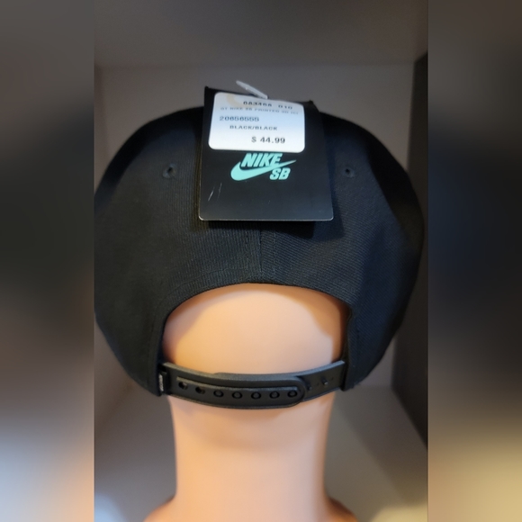 BNWT Nike SB Adjustable Hat - Picture 3 of 7